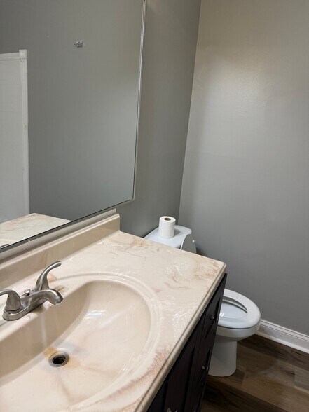 Building Photo - 2270 Fern Valley Dr SW