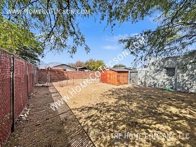 Building Photo - 713 N Erin Ave