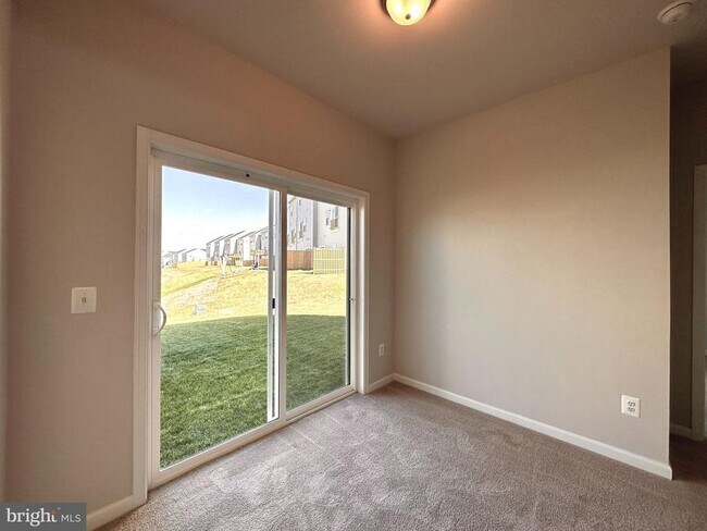 Building Photo - 526 Parkland Dr