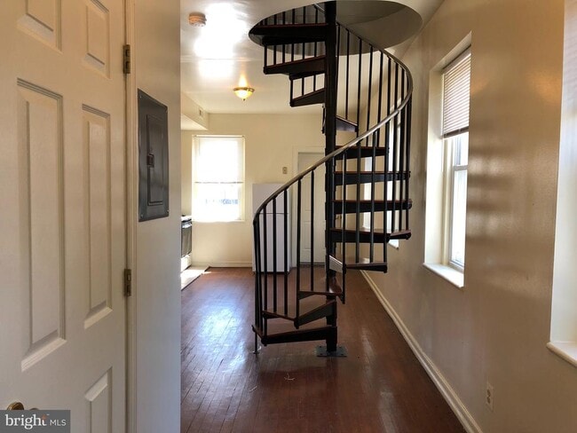 Building Photo - 531 S Ann St