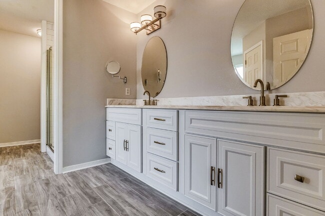 Building Photo - Welcome to your dream home! This stunning 4-bedroom, 3-bathroom residence is perfectly situated n...