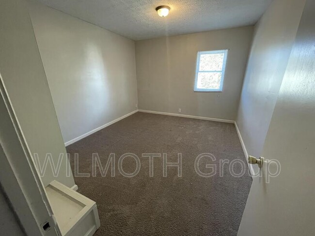 Building Photo - 424 N Beville Ave