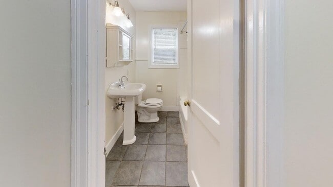 Building Photo - Lakeview Drive Cottage