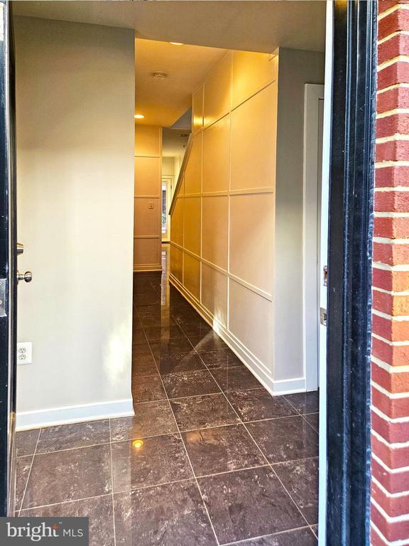 Building Photo - 12 S Regester St