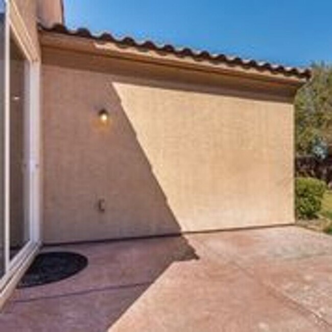 Building Photo - Welcome Home! Beautiful One Story Home in Aliante