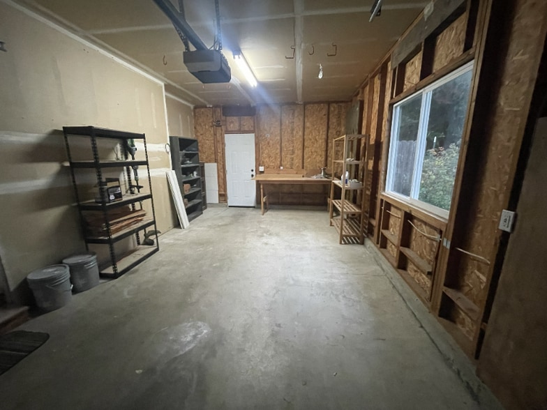 Building Photo - 3615 Britzman Loop