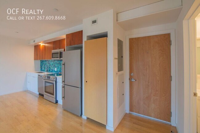 Building Photo - 152 W Laurel St