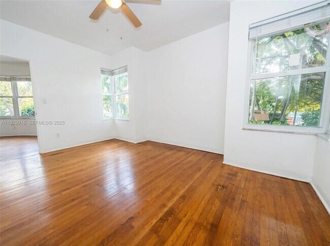 Building Photo - 315 W 28th St