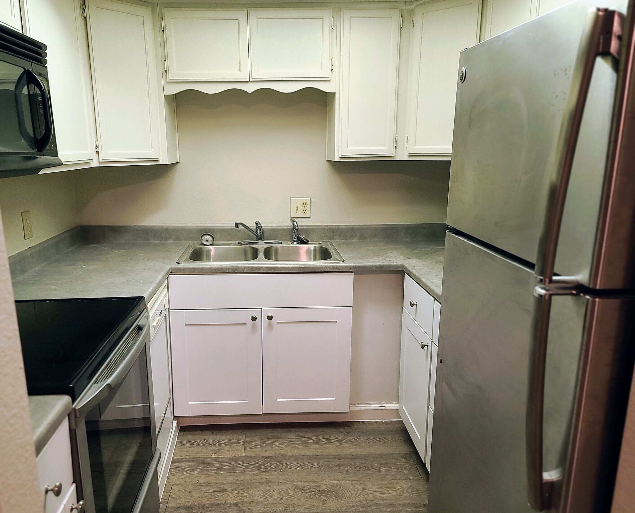 Kitchen - 17 E Ruth Ave