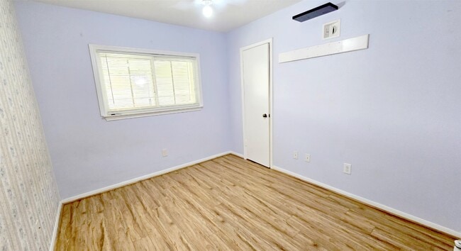 Building Photo - 11827 Acadian Dr