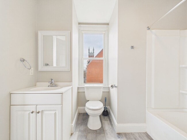 Building Photo - 1213 Green St