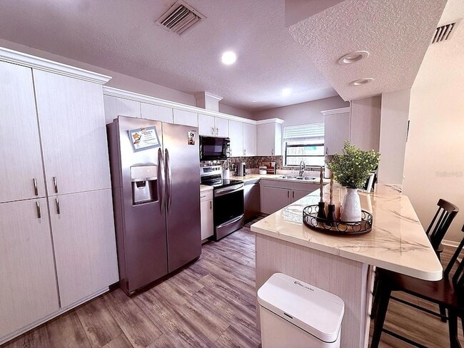 Building Photo - 7218 N Highland Ave