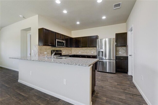 Building Photo - 401 Cassandra Dr