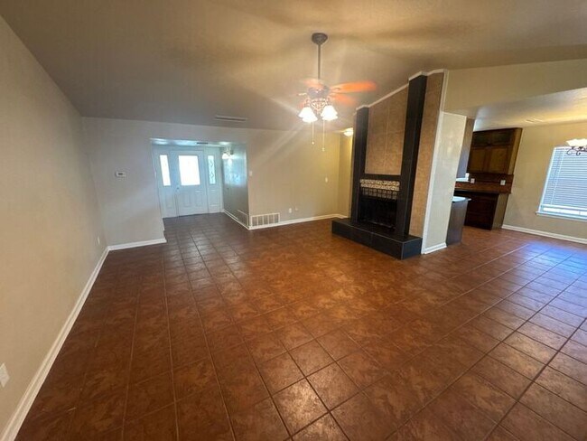 Building Photo - 3730 Twin Oak Ct