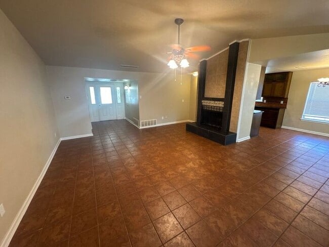 Building Photo - **Spacious 3BR/2BA Home with Covered Patio...