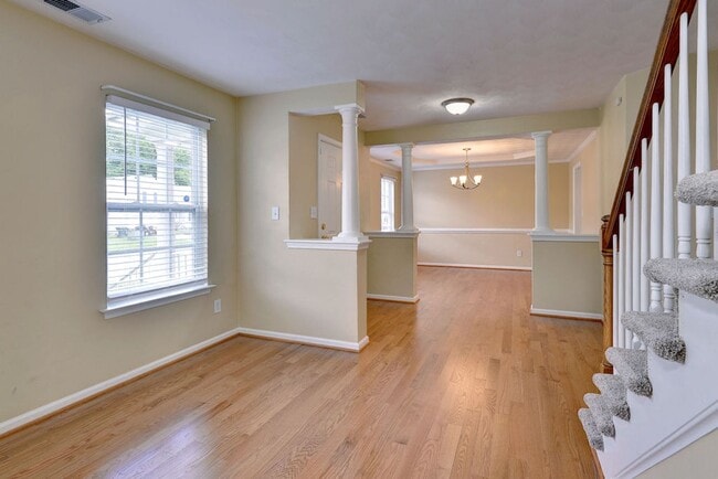 Building Photo - Spacious & Updated Hampton Home