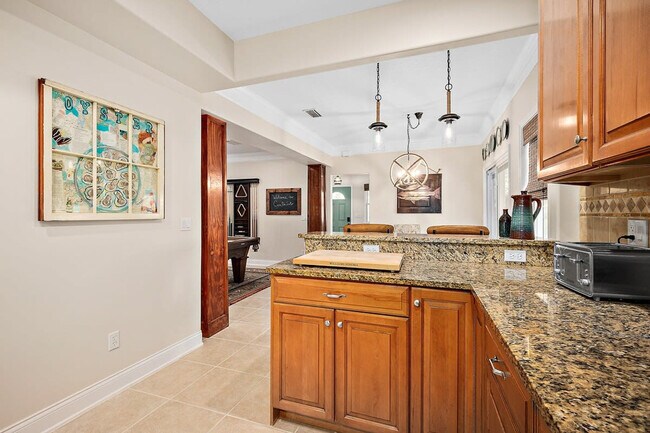 Building Photo - 27 Desoto Pl