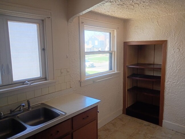 Building Photo - 17926 E Park Dr