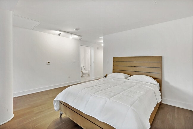 Building Photo - 2000 P St NW