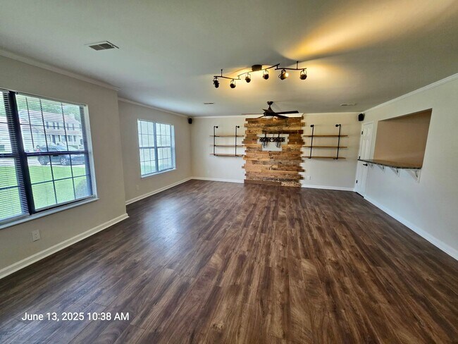 Building Photo - Charming 3 bedroom on a huge lot - Boulder...