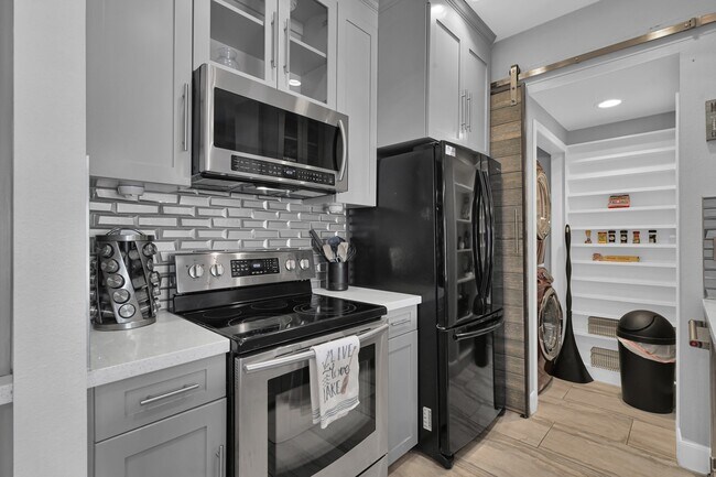 Building Photo - 12800 Melville Dr