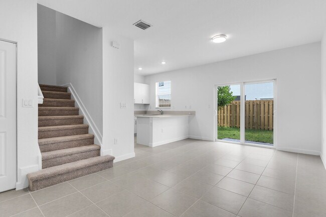 Building Photo - 2665 SE 28th St