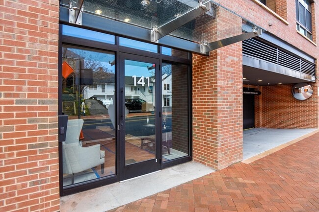 Building Photo - 141 West St