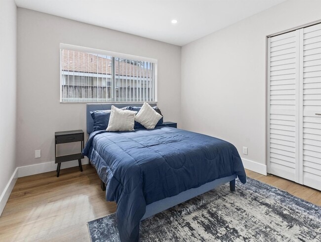 Building Photo - 1322 Riverside Cir