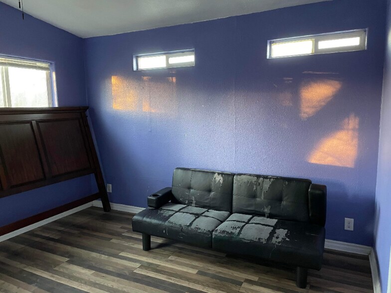 Building Photo - 9713 Sycamore Dr