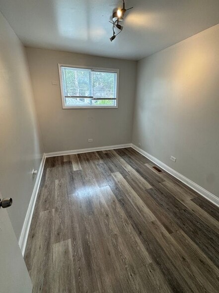 Building Photo - 5921 S Racine Ave
