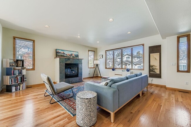 Building Photo - 932 Poplar Pl