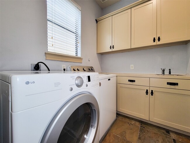 Building Photo - 1605 W 14th St