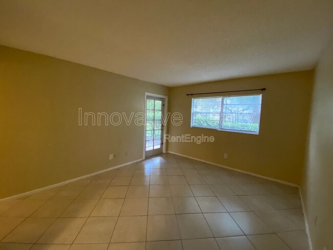 Building Photo - 623 E San Sebastian Ct