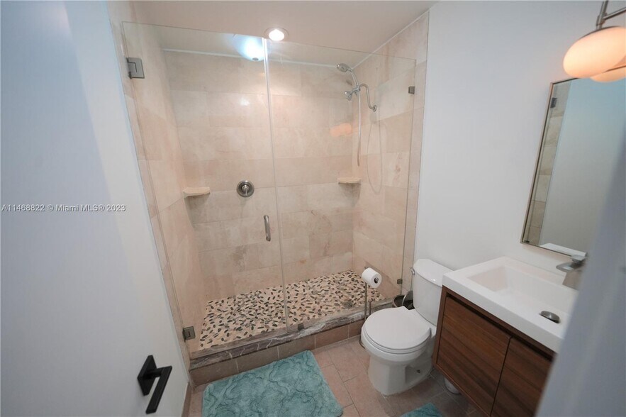 Building Photo - 2509 NE 35th Dr