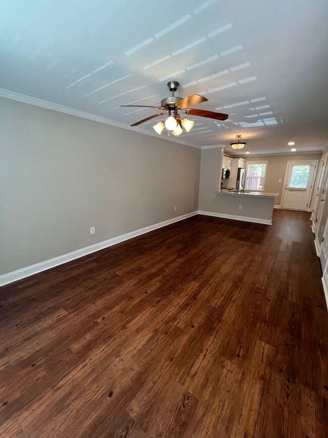 Building Photo - Beautiful Westside Condo!