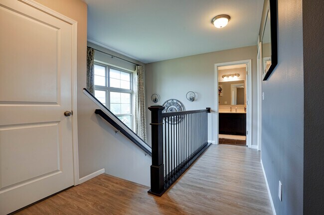 Building Photo - 402 Cambria Dr