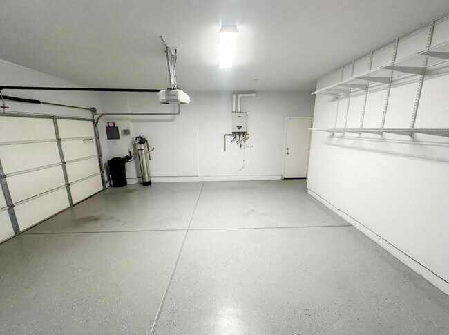 Building Photo - Beautiful 3BD Home in Hayward – Over 2,200 Sq Ft of Comfortable Living