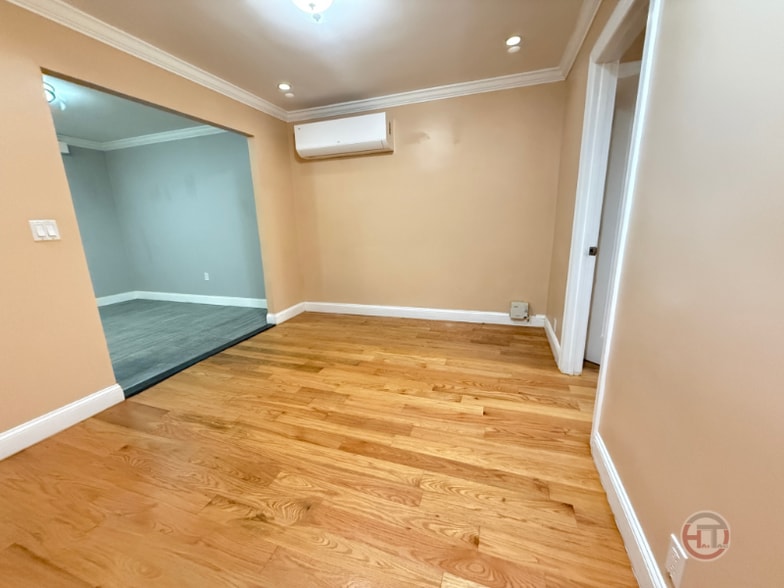 Building Photo - 1858 Hutchinson Riv Pkwy