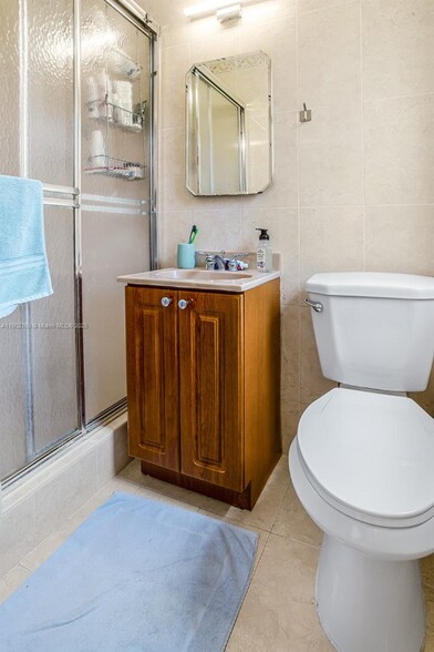 Building Photo - 600 SW 25th Rd