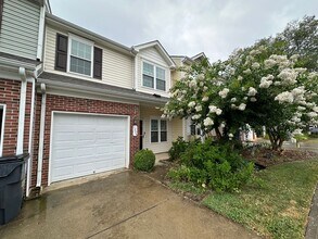 Building Photo - Great 2 Bedroom 2.5 Bath in Ridge Creek!