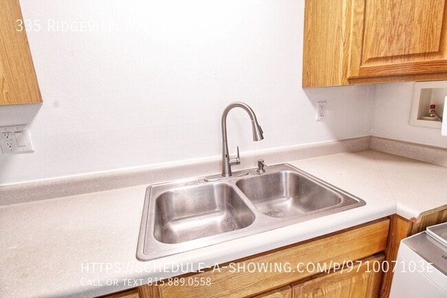 Building Photo - 335 Ridgeview Ave