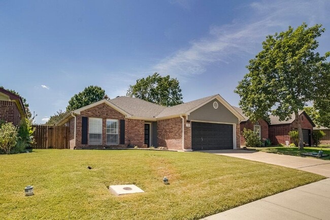 Building Photo - 226 Claris Ln