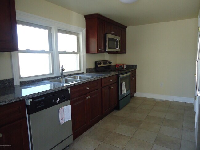 Building Photo - 113 Hibernia Ave