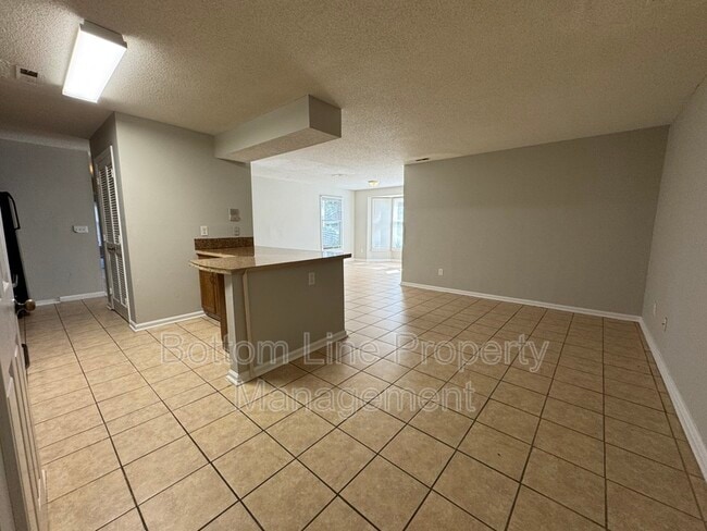 Building Photo - 6230 Rosecroft Dr