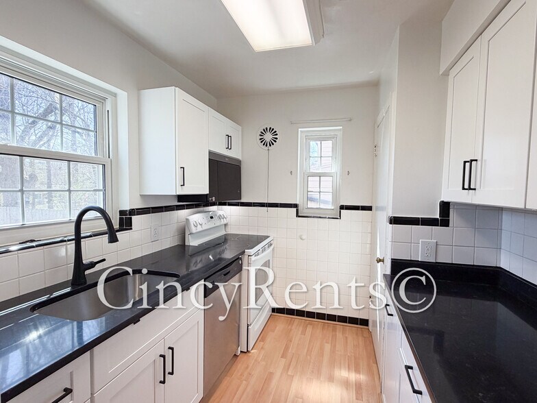 Building Photo - 2652 Bonnie Dr