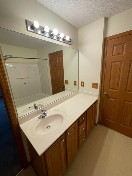 Building Photo - 6764 Meadow Grass Ln S