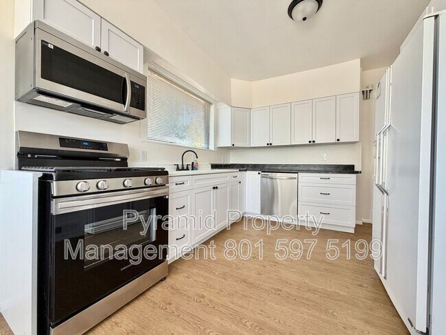 Building Photo - 1534 Garfield Ave S
