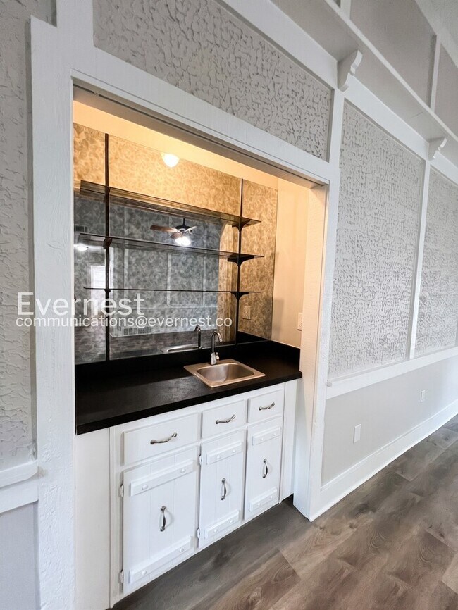 Building Photo - 494 Windridge Point