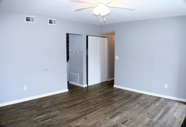 Building Photo - $1,750 | 3 Bedroom, 1 Bathroom Ground Floor Duplex | No Pets | Available for August 1st, 2026 Mov...