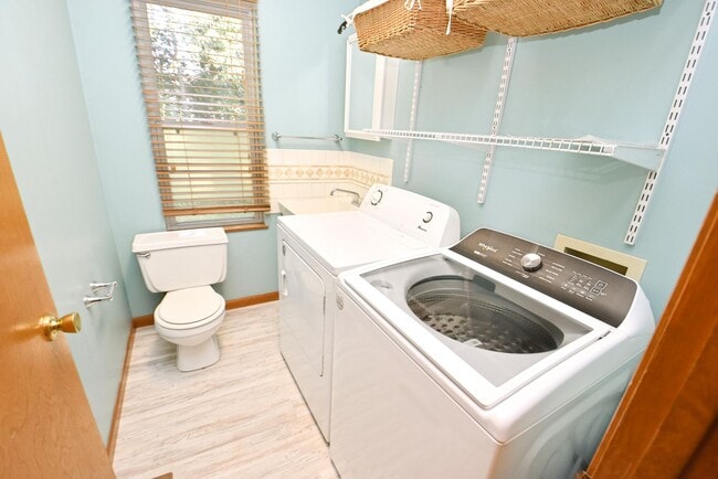 Building Photo - 3 Bed 2.5 Bath in Penn School District